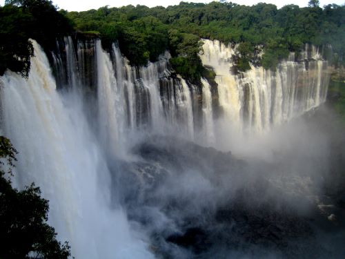 File:Kalandula waterfalls of the Lucala-River in Malange, Angola (2).JPG - by Paulo César Santos is marked with CC0 1.0. To view the terms, visit http://creativecommons.org/publicdomain/zero/1.0/deed.en?ref=openverse.